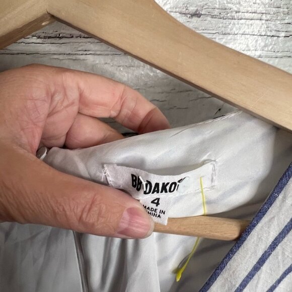 Bb Dakota  white blue striped cold shoulder dress size 4 - Picture 5 of 8